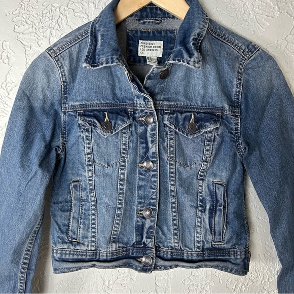 Forever 21 | Cropped Denim Trucker Jacket - Picture 4 of 13